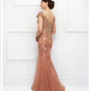 IVONNE D EXCLUSIVELY FOR MON CHERI 118D13